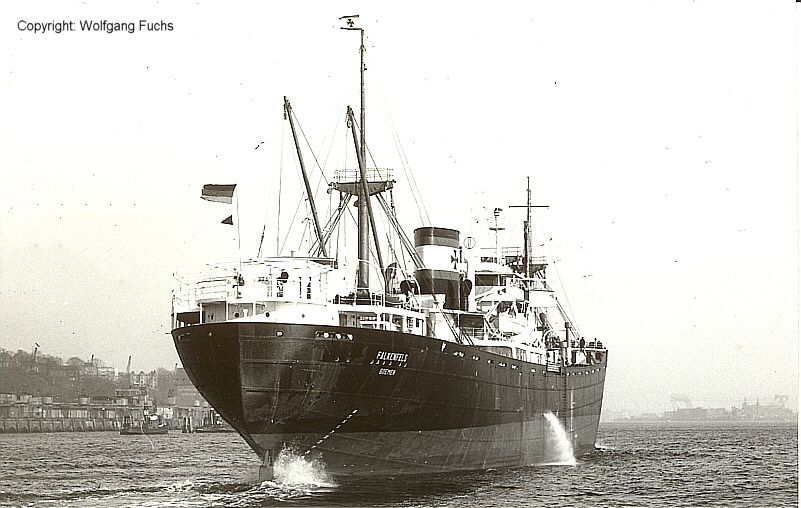 FALKENFELS (3) auf der Elbe.