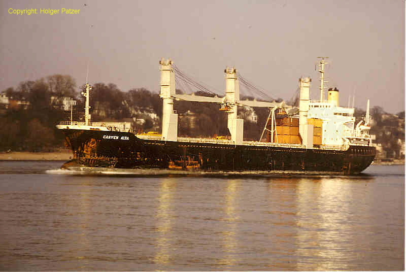 CARMEN ALBE auf der Elbe.