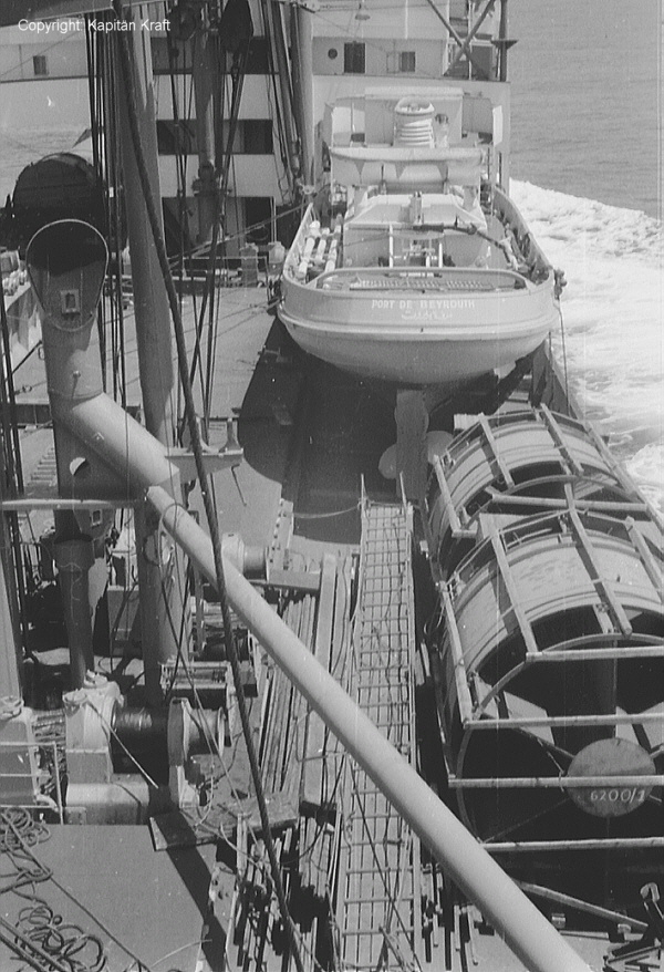 GOLDENFELS (4) ein Schlepper an Deck.