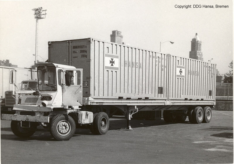 Zwei DDG Hansa 20' Container.