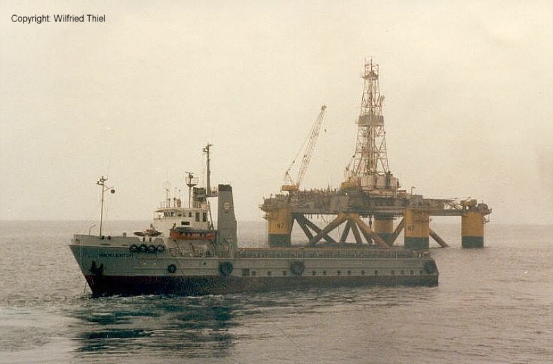 HADELERTOR vor der NEPTUN 7.