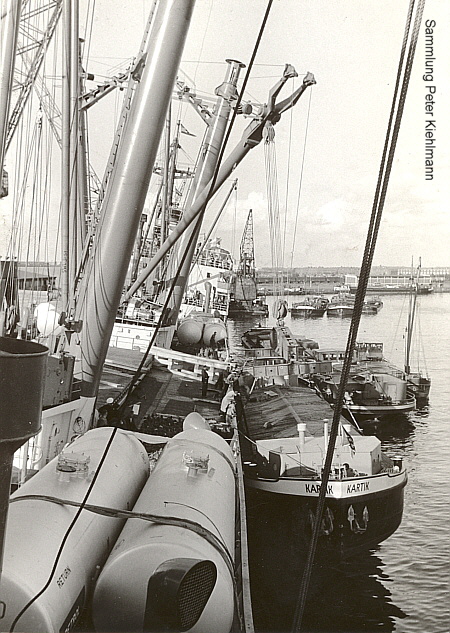 LICHTENFELS (3) Binnenschiff kommt an Bord.