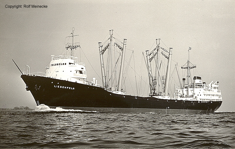 LIEBENFELS (3) auf der Elbe.