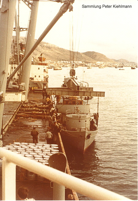 LIEBENFELS (3) lscht Kstenwachboot.