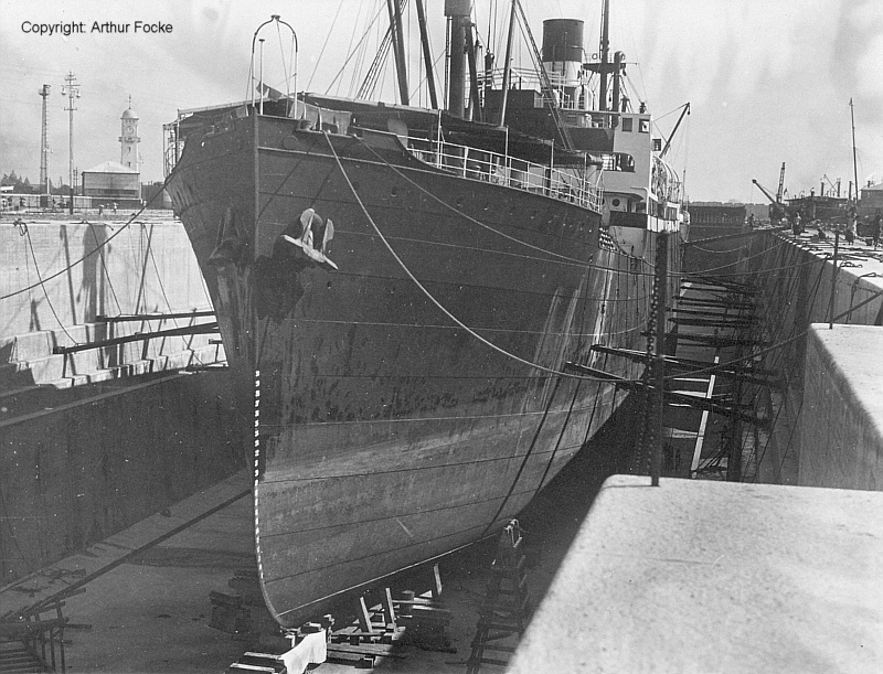 LINDENFELS (3) im Dock.