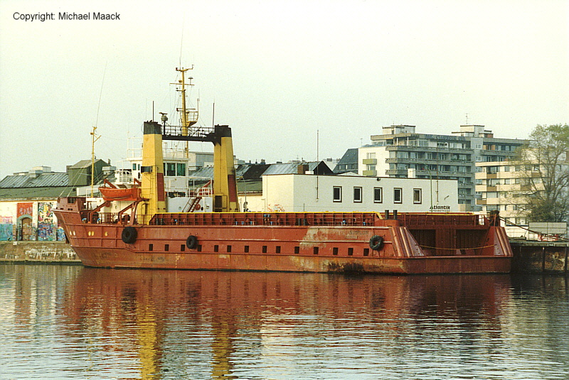 SIMPLON als Auflieger in Brremerhaven.