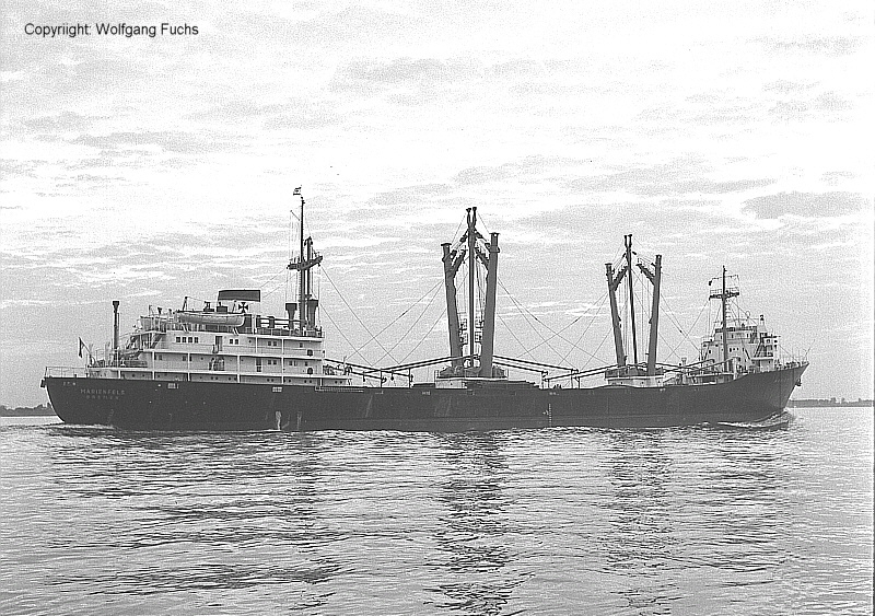 MARIENFELS (3) auf der Elbe.