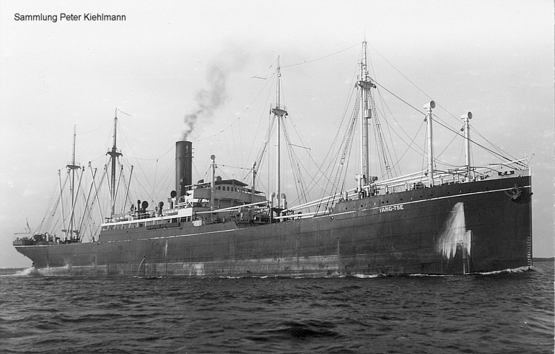YANG-TSE auf der Elbe.