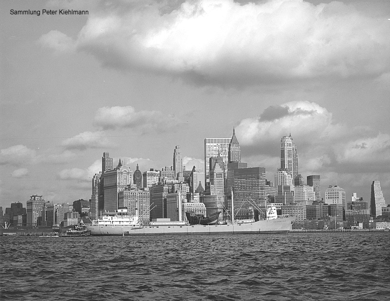 NEIDENFELS (4) vor New York.