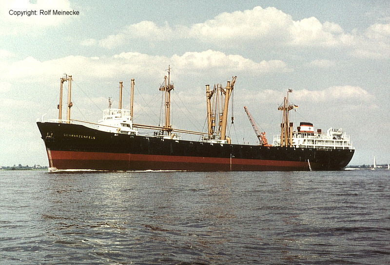 SCHWARZENFELS (4) auf der Elbe.