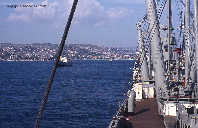 SPITZFELS (2) auf Reede vor Marseille