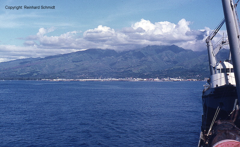 SPITZFELS (2) aus Papeete-Reede