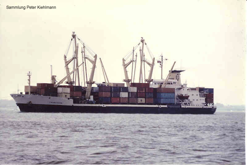 FRANCESCA mit Container an Deck.