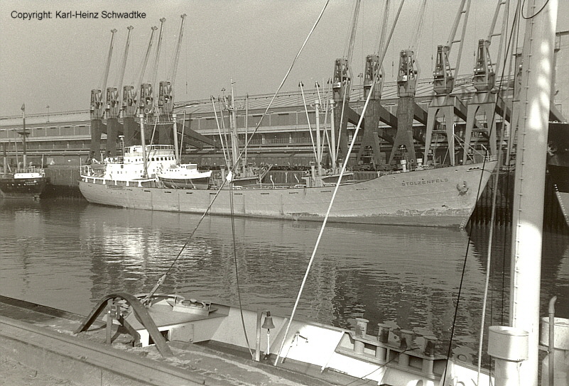 STOLZENFELS (5) im Europahafen in Bremen.