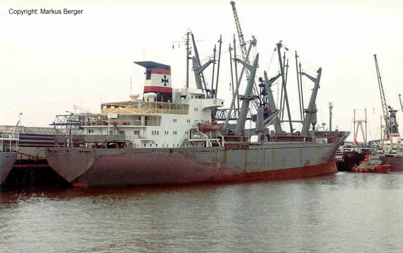 STOLZENFELS (6) im Neustdter Hafen.