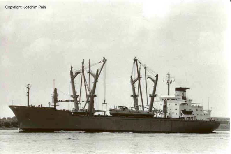 STRAHLENFELS mit Binnenschlepper an Deck,