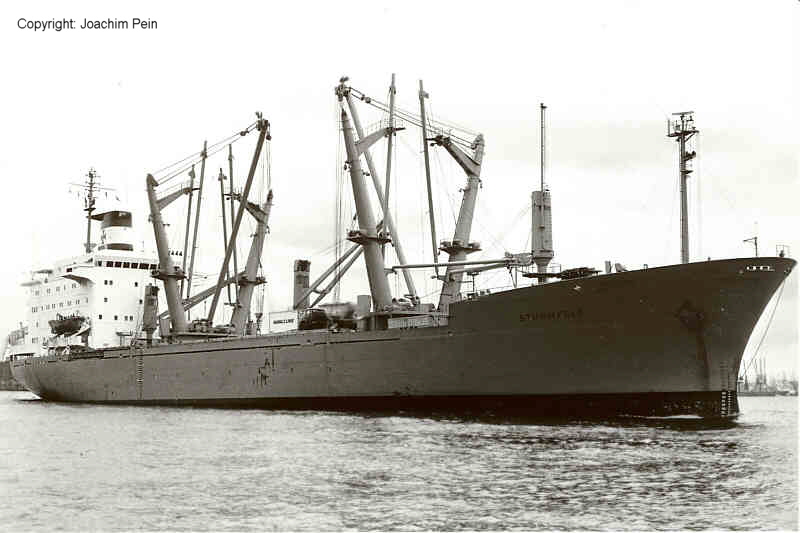 STURMFELS (4) im Kuhwerder Vorhafen.