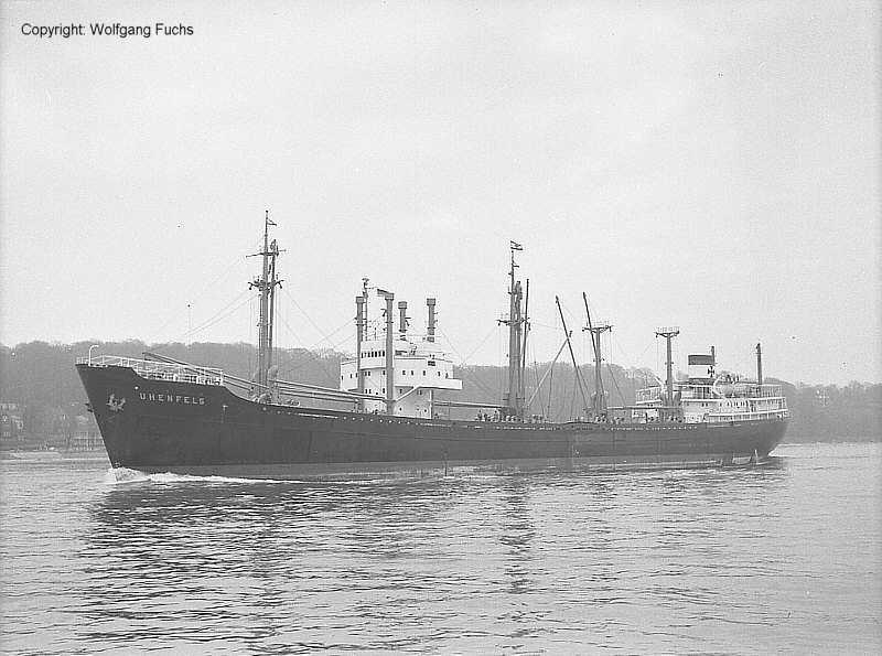 UHENFELS (3) auf der Elbe.